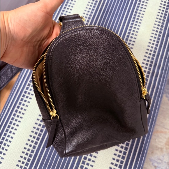 Quince Italian Leather Sling Pack - Picture 9 of 15